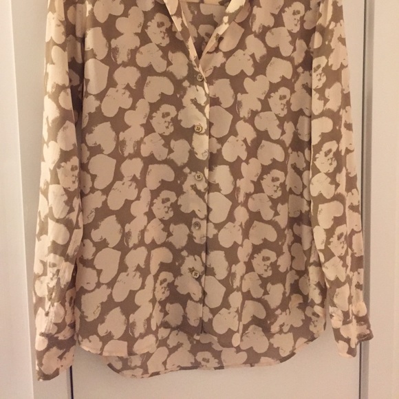 Equipment silk top sz S tan with pink hearts - Picture 6 of 6